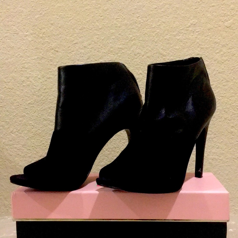 Nine West Black peep toe booties